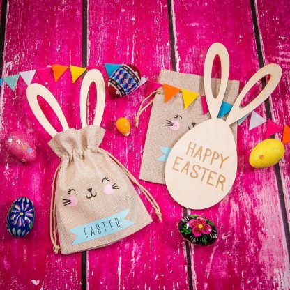 1 st Jute zakje 13 x 18 cm – Pasen + houten paasei met hengsels - Afbeelding 2