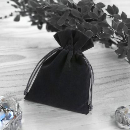 10 stuks Fluwelen zakjes 6 x 8 cm - zwart - Afbeelding 2