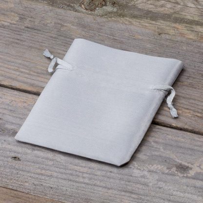 10 stuks Satijnen zakjes 6 x 8 cm - zilver - Afbeelding 2
