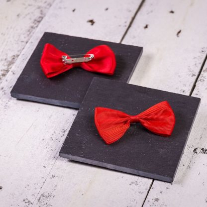 10 stuks. Strikken uit stof 7 x 3 cm - rood