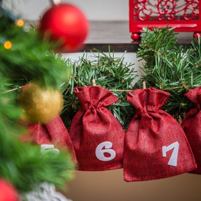 1 st. Adventskalender jute zakjes 13 x 18 cm - kastanjebruin + witte cijfers - Afbeelding 2