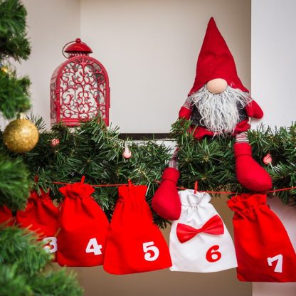 1 st. Adventskalender velours zakjes 15 x 20 cm - rood en wit + witte en rode nummers - Afbeelding 2