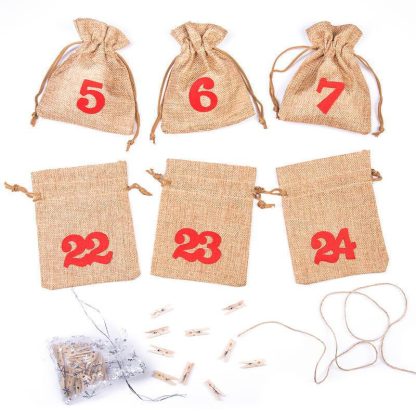 1 st. Adventskalender jute zakjes 12 x 15 cm - bruin licht + rode cijfers
